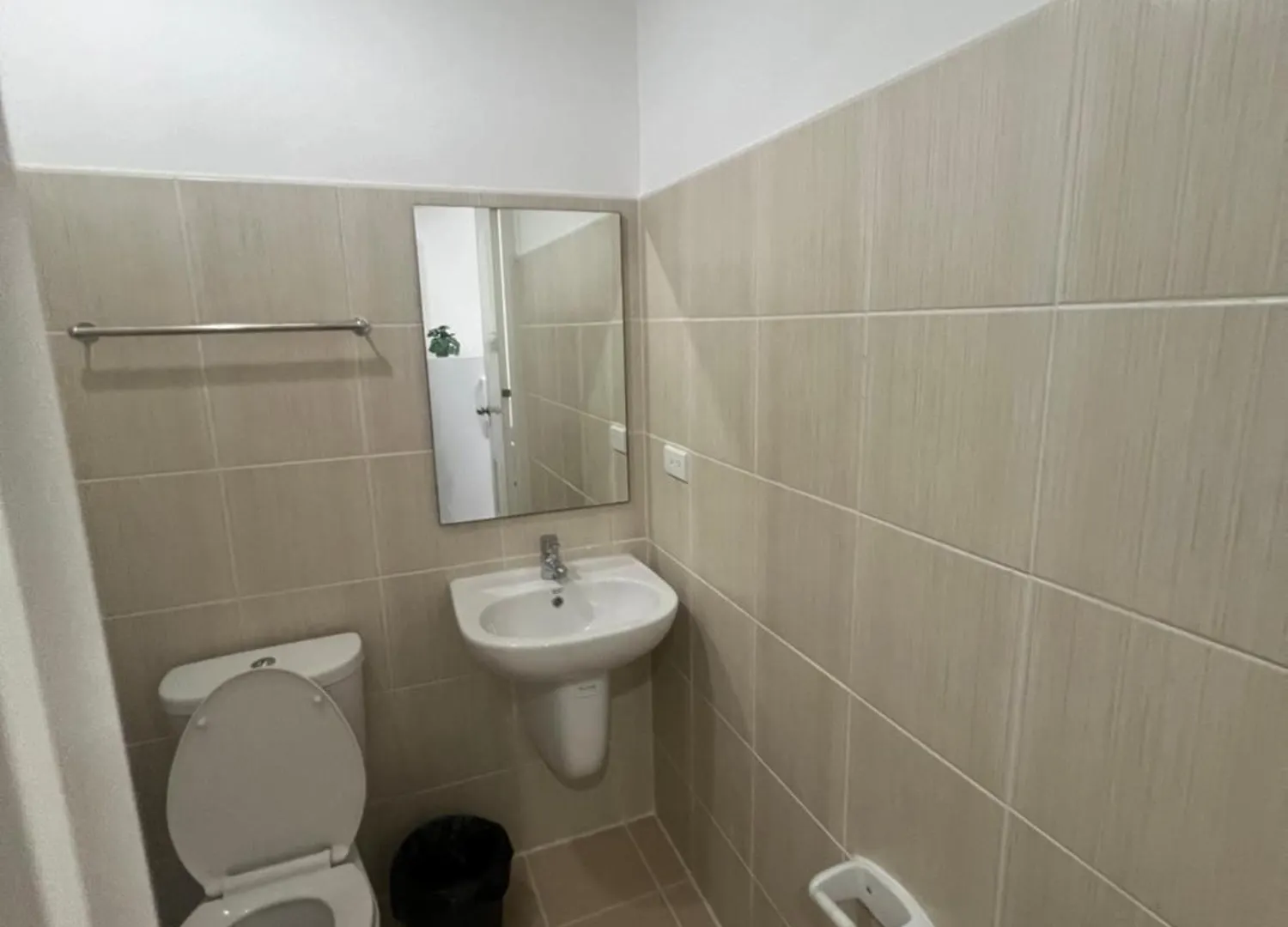 Condo In Front Of Us Embassy Studio Unit With 2 Double Beds Manila 0*,