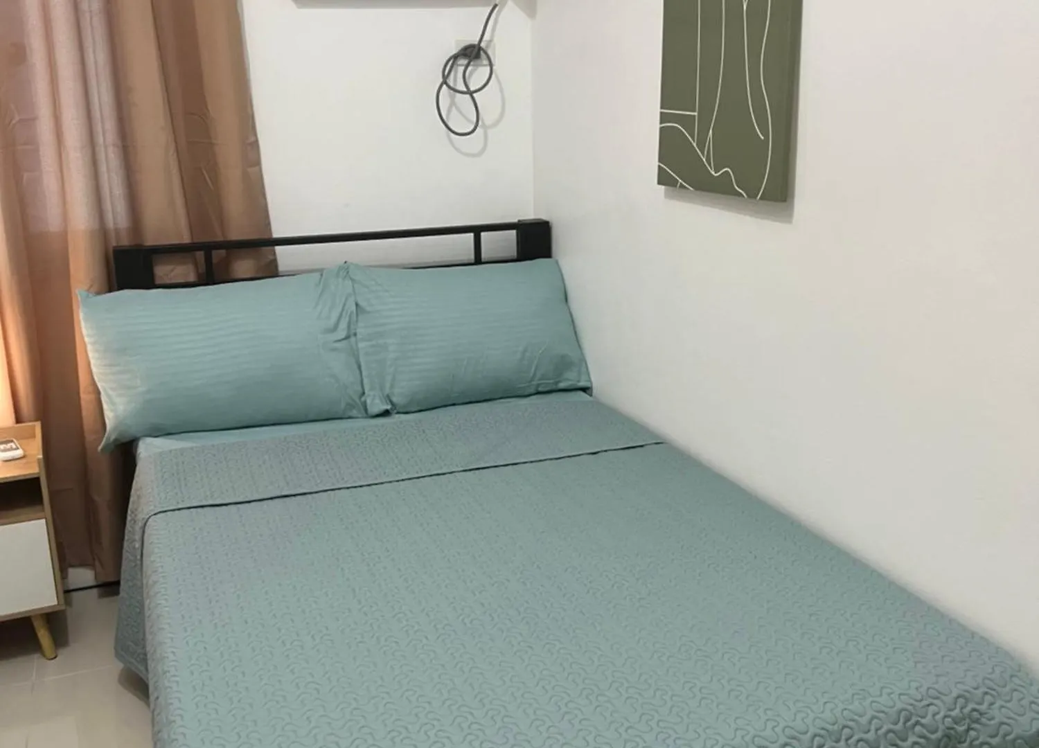 Condo In Front Of Us Embassy Studio Unit With 2 Double Beds Manila