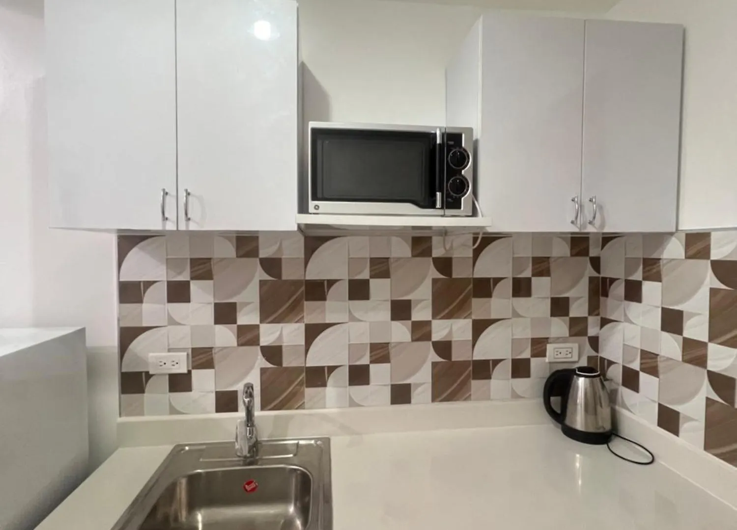 Condo In Front Of Us Embassy Studio Unit With 2 Double Beds Manila